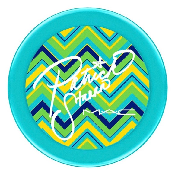 M.A.C. x Patrick Starrr Opalescent Face Powder, Hot and Heavy - Picture 2 of 6